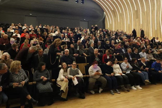 Osijek, 07. 12. 2024, KC Osijek, dvorana Franjo Krežma. Humanitarni Koncet gupa Kazetofon i Martin Kosovec.snimio GOJKO MITIĆ