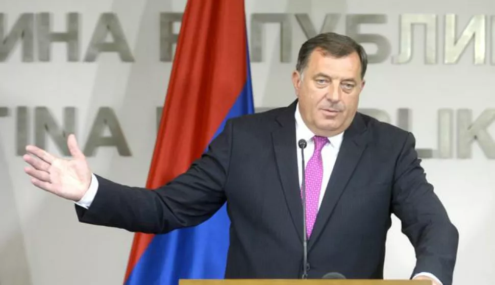 Banjaluka, 25. rujna 2016. - Predsjednik Republike Srpske Milorad Dodik u nedjelju je ocijenio potpuno uspjelim referendum koji je proveden u tom entitetu o danu RS-a 9. siječnju te kazao kako ne treba isključiti slično izjanjavanje o "statusu RS-a" kada za to dođe vrijeme. Na fotografiji predsjednik RS-a Milorad Dodik tijekom konferencije za medije. foto HINA/Tanja VALIČ/TANJUG/mm