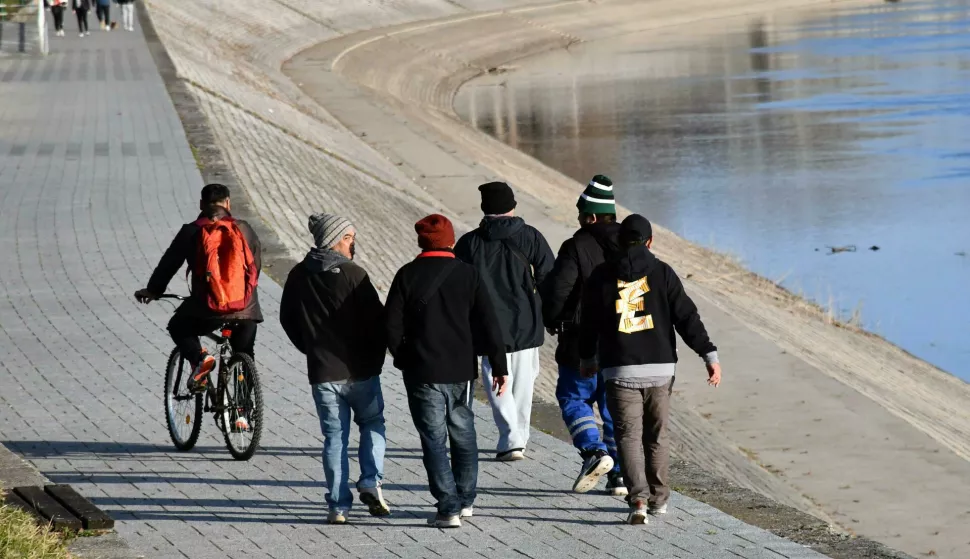 02.02.2024., Slavonski Brod - Dobro raspolozeni strani radnici u setnji i razgledavanju grada. Photo: Ivica Galovic/PIXSELL