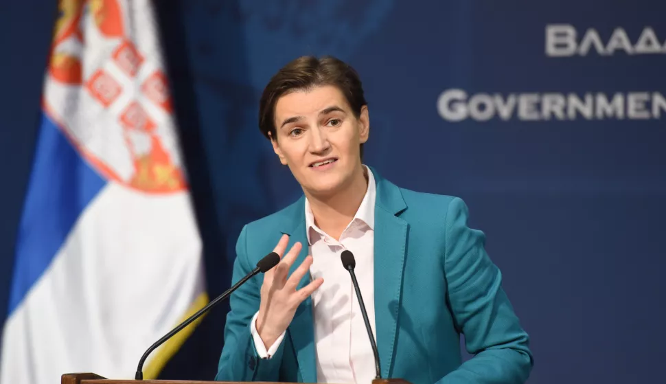 Beograd, 12.2018. - Srbijanska premijerka Ana Brnabić pozvala je u srijedu Pritinu da pokae albu koju je navodno uputila tijelima CEFTA-e o tome da Srbija kri taj sporazum, o čemu je dan ranije u Zagrebu, na sastanku SEI-a, govorio albanski premijer Edi Rama, koji je, smatra Brnabić, trebao pozvati Pritinu na razumnije ponaanje, a ne iriti ono to je ona nazvala "političkim spinom". Ako albe nema, onda je Rama svjesno i namjerno pokuao obmanuti javnost u regiji da je Srbija prekrila sporazum CEFTA, rekla je Brnabić novinarima u srbijanskoj vladi, komentirajući Raminu izjavu u Zagrebu da je Srbija prva krila regionalni trgovinski sporazum te da se Kosovo zbog toga alilo.foto HINA/ TANJUG/ DRAGAN KUJUNDZIC/ ua