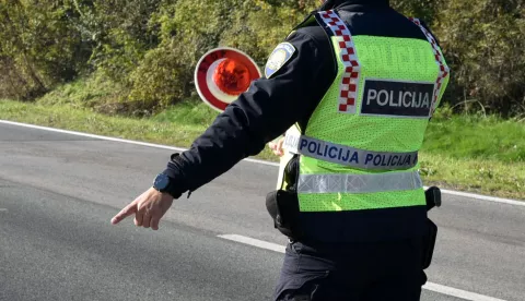 Slavonija...DC55_Županja-Vinkovci...21.10.2024.Ministarstvo unutarnjih poslova po peti put obilježava Nacionalni dan sigurnosti cestovnog prometa, a obilježila je i Policijska uprava vukovarsko-srijemska pojačanim nadzorom cestovnog prometa usmjerenim na suzbijanje prekršaja kojima su uzrokovane najteže prometne nesreće;foto Gordan Panić