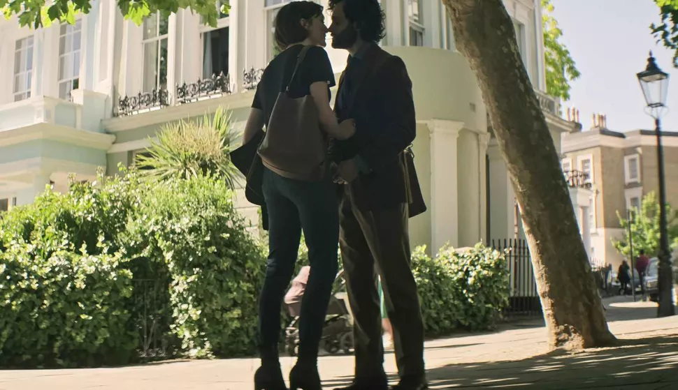 "You"serija Charlotte Ritchie as Kate Galvin Penn Badgley as Joe Goldberg