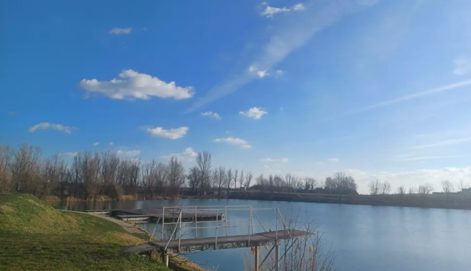 Fotografija - sjećanje na Danijela DragojevićaOsijek, 15. veljače 2024.bajer, Jug 2