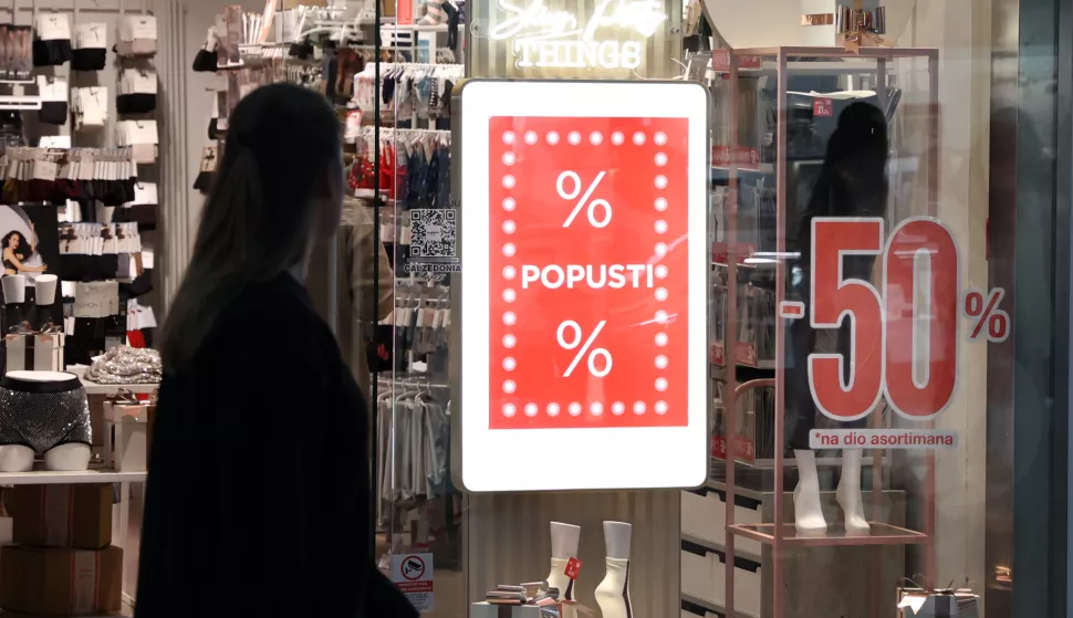 30.12.2024., Sibenik - Popusti i sezonsko zimsko snizenje je stiglo u Dalmare Shopping Centar. Photo: Dusko Jaramaz/PIXSELL