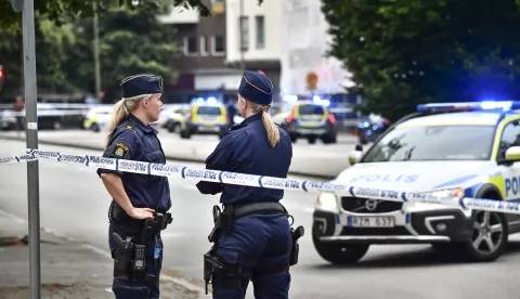 epa06819813 Police stand next to a cordon after several people were wounded by gunfire in central Malmo, southern Sweden, 18 June 2018, according to media reports quoting Swedish police. EPA/Johan Nilsson/TT SWEDEN OUT