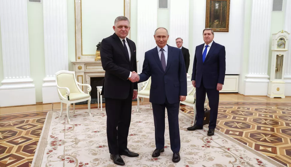 epa11790244 Russian President Vladimir Putin (C) shakes hands with Slovak Prime Minister Robert Fico (L) during their meeting at the Kremlin in Moscow, Russia, 22 December 2024. Fico is on a working visit to Moscow. EPA/ARTYOM GEODAKYAN/SPUTNIK/KREMLIN/POOL