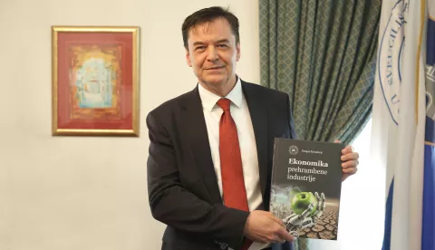 Osijek, 30. 01. 2025., Aula Rektorata, promocija knjige, Ekonomika prehrambene industrije, Dragan Kovačević - autorSNIMIO BRUNO JOBST