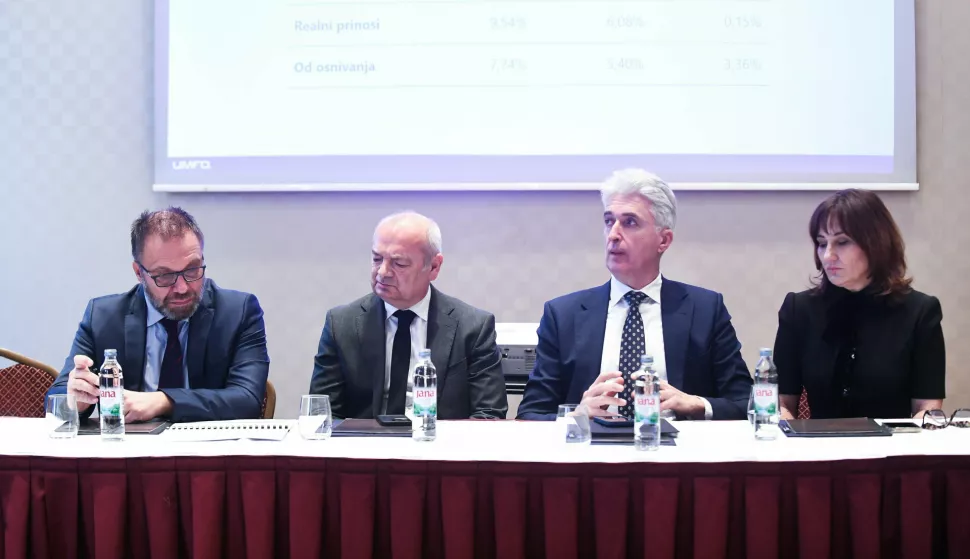 Zagreb, 30.01.2025. - Udruga dru&scaron;tava za upravljanje mirovinskim fondovima i mirovinskih osiguravajućih dru&scaron;tava (UMFO) predstavila je rezultate rada mirovinskih fondova te se osvrnula na makroekonomsko okruženje u kojemu su poslovali obvezni i dobrovoljni mirovinski fondovi. Na fotografiji Kristijan Buk, Dubravko &Scaron;timac, Petar Vlaić, Dijana Bojičeta.foto HINA/ ml