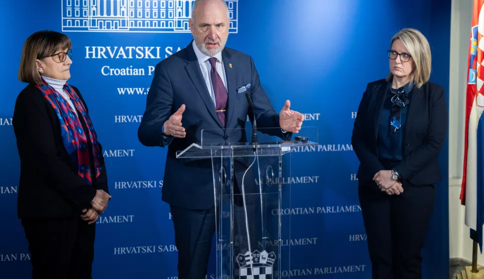 Zagreb, 31.01.2025. - Izjava za medije nakon završetka zajedničke, zatvorene, tematske sjednice Odbora za vanjsku politiku i Odbora za Hrvate izvan Republike Hrvatske na temu "Položaj Hrvata u Vojvodini i Republici Srbiji u sadašnjem političkom trenutku".Na fotografiji Zdravka Bušić, Andro Krstulović Opara, Jasna Vojić.foto HINA/ Edvard ŠUŠAK/ es