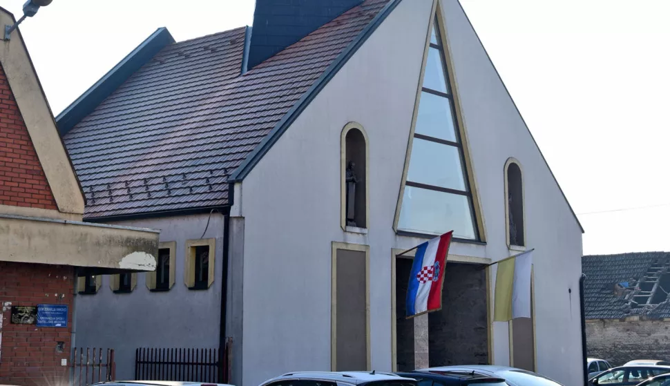 slavonija...mirkovci...10.02.2023.crkva bl. alojzija stepinca; proslava nebeskog zastitnika zupe bl. alojzija stepinca svecanim euharistijskim slavljem koje je zajedno sa svecenicima iz vinkovaca i drugih dijelova nase nadbiskupije predvodio mons.prof. vladimir dugalic; blagoslovljen je kip bl. alojzija stepinca kojega su crkvi poklonili vijernici zupe; foto Gordan Panić