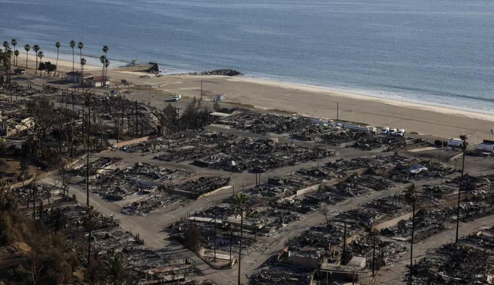 epa11827431 The remains of a burned down neighborhood in the Pacific Palisades neighborhood in Los Angeles, California, USA, 15 January 2025. According to the National Weather Service, much of Southern California is under an elevated fire risk, as the Santa Ana winds have returned and are predicted to affect the area. The Los Angeles County Medical Examiner's Office has stated that the suspected death toll from the Los Angeles fires now stands at 25 as search and rescue teams, both local and abroad, search the affected fire areas. EPA/CAROLINE BREHMAN