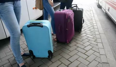 Osijek: 30.06.2015Autobus, koferi, odlazak mladih hrvata trbuhom za kruhomSnimio: Josip Šeri