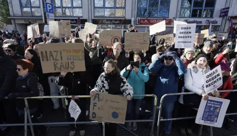 epa11867971 People take part in a protest against the election campaign of the Alternative for Germany (AfD) party in Neu-Isenburg, Germany, 01 February 2025. Germany will hold early federal elections on 23 February 2025. EPA/RONALD WITTEK