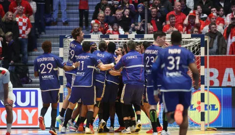 Oslo, 02.02.2025 - Utakmica Svjetskog prvenstva za rukometaše za treće mjesto između Francuske i Portugala. Na fotografiji reprezentacija Francuske slavi brončanu medalju. foto HINA/ Damir SENČAR/ ml