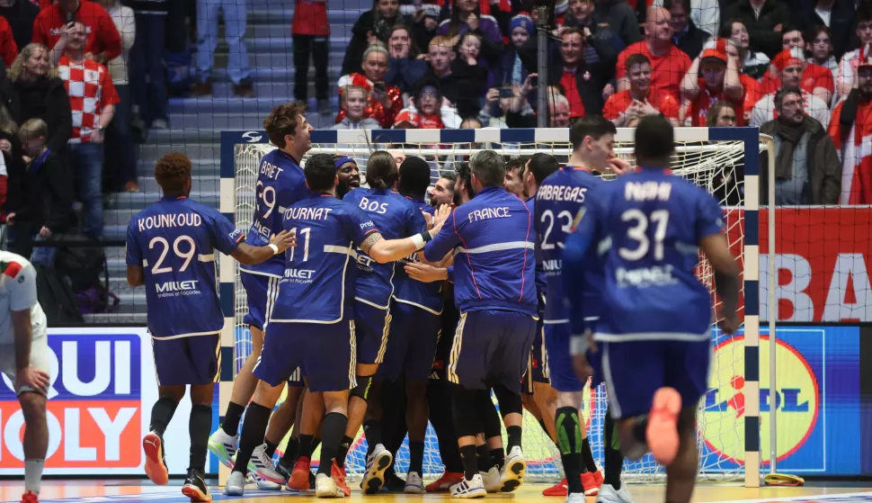 Oslo, 02.02.2025 - Utakmica Svjetskog prvenstva za rukometa&scaron;e za treće mjesto između Francuske i Portugala. Na fotografiji reprezentacija Francuske slavi brončanu medalju. foto HINA/ Damir SENČAR/ ml