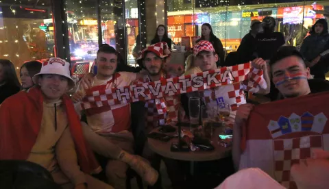 Osijek, 02. 02. 2025, Pračenje finalne utakmica rukomet, Hrvatska - Danska. Pračenje utkamice po kafićima, Opus Arena, Svačić i Broj 1 (Kec)...snimio GOJKO MITIĆ