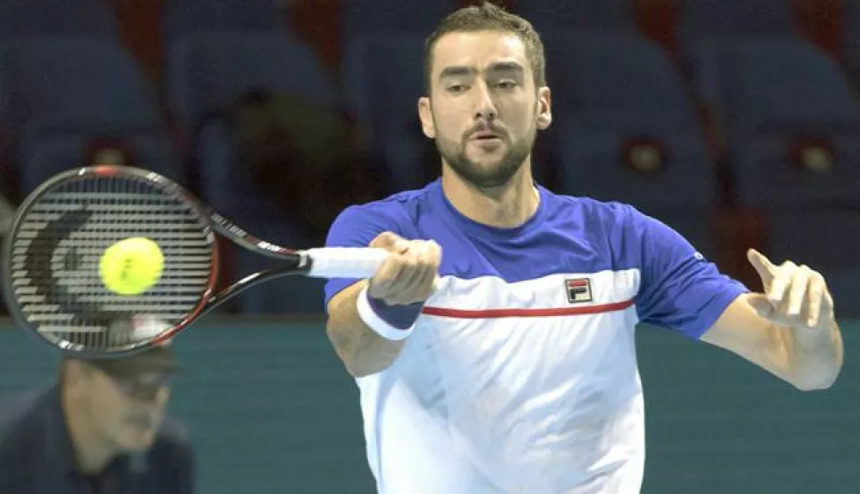 epa06291101 Croatia's Marin Cilic in action during his second round match against Croatia's Borna Coric at the Swiss Indoors tennis tournament in Basel, Switzerland, 26 October 2017. EPA/GEORGIOS KEFALAS------1X COLOR - SPORT
