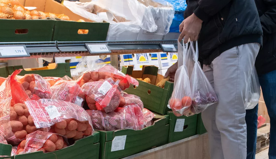 RIJEKA 10.01.2024. Ilustracija potrosacka kosarica, ducan, inflacija. Snimila: Ana Krizanec