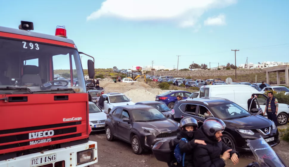 epa11873205 Residents and visitors of Santorini are forming queues with their cars towards the port of Athinios, as they leave the island due to the increased seismic activity of the last few days, Santorini island, Greece, 03 February 2025. More than 400 tremors occurred in the last few days in the sea area between Santorini and Amorgos while at least 12 of these exceeded 4 on the Richter scale. Scientists emphasize that the seismic activity may last for weeks. EPA/CHRISTOS YANTSIS