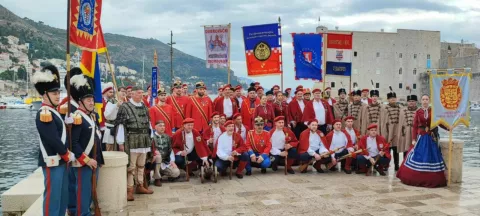 VINKOVCINa ovogodišnjoj, 1053. Festi sv. Vlaha, blagdana nebeskoga zaštitnika Grada Dubrovnika i Dubrovačke biskupije, u svečanom programu sudjelovala je i vinkovačka Garda Hrvatskoga sokola.2025.