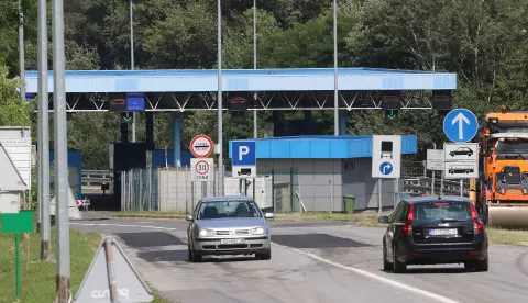 Bogojevo, 26. 08. 2021, Bogojevo, susjedna Republika Srbija. Nekada, shopping meka i mjesto za jeftine ruckove i provode, osjecana i mjestana okolnih mjesta danas gotovo da je pusto. Shopping centri i restroani Nis i Ducko gotovo da su prazni. Bogojevo reportaza. Granicni prijelaz, Erdut/Bogojevo, hrvatski granicni prijelaz.snimio GOJKO MITIĆ