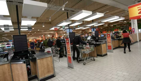 24.01.2025., Bjelovar - Velika vecina Bjelovarcana prikljucila se bojkotu trgovackih lanaca. U trgovinu 'zalutala' tek nekolicina kupaca. Photo: Damir Spehar/PIXSELL