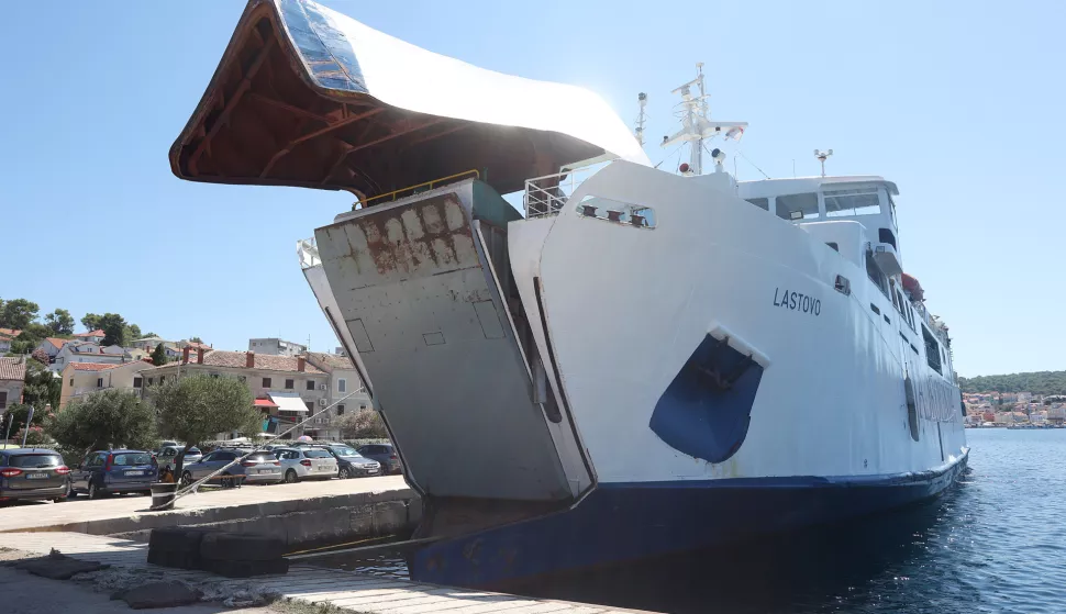 12.08.2024., Mali Losinj - U padu ulazne rampe trajekta Lastovo u trajektnom pristanistu u Malom Losinju trojica mornara Jadrolinije su poginula, a jedan je tesko ozlijedjen. Photo: Nel Pavletic/PIXSELL