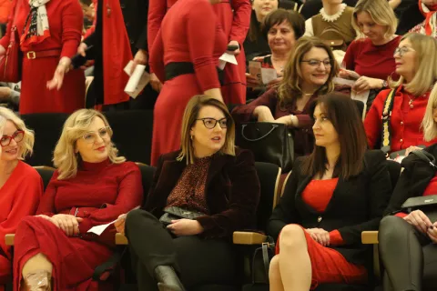 Osijek, 04. 02. 2025, Kulturni centar Osijek, KD Franjo Krežma. Dan crvenih haljina. Koncet. Udruga crebrovaskularnih bolesnika OBŽ CEREBRO Grad Osijek. Akademija za umjetnost i kulturu u Osijeku. Jasenka Crnković i Nataša Tramišak.snimio GOJKO MITIĆ