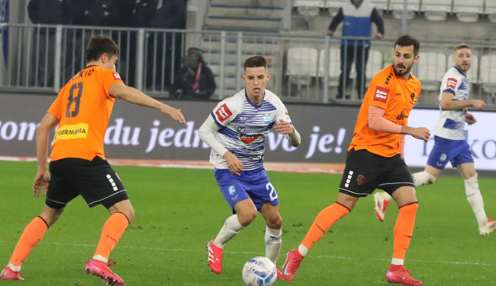 Osijek, 24. 01. 2025, Opus Arena. Nogomet. SuperSport HNL 24/25. Osijek - Šibenik. Oliviera Dantas Tigego Filipe (20).snimio GOJKO MITIĆ