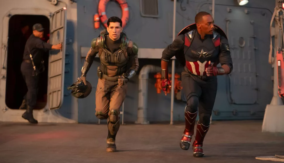 (L-R) The Falcon/Joaquin Torres (Danny Ramirez) and Captain America/Sam Wilson (Anthony Mackie) in Marvel Studios' CAPTAIN AMERICA: BRAVE NEW WORLD. Photo by Eli Adé. © 2024 MARVEL.Kapetan Amerika: Vrli novi svijet 