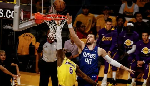 USA BASKETBALL NBAepa10256016 LA Clippers center Ivica Zubac (R) in action against Los Angeles Lakers forward LeBron James during the first quarter of the NBA game between the Los Angeles Lakers and the Los Angeles Clippers at Crypto.com Arena, in Los Angeles, California, 20 October 2022. EPA/ETIENNE LAURENT SHUTTERSTOCK OUT