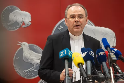 Zagreb, 05.02.2025. - Ministar rada i mirovinskog sustava, obitelji i socijalne politike Marin Piletić, predsjednik Hrvatskog Caritasa mons. Bože Radoš, varaždinski biskup i ravnatelj Hrvatskog Caritasa fra Tomislav Glavnik održat će konferenciju za medije na kojoj će biti predstavljen novi jednogodišnji Caritasov projekt "Spasi kunu od propasti, daruj je za 1000 radosti!".Na fotografiji Bože Radoš.foto HINA/ Edvard ŠUŠAK/ es