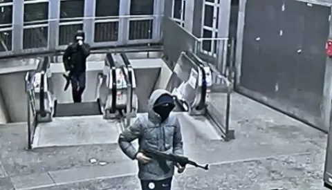 BRUXELLES, 5. veljače 2025. (Hina) - Nakon pucnjave automatskim oružjem u srijedu ujutro u postaji podzemne željeznice u Bruxellesu u kojoj nije bilo žrtava, policija još traga za počiniteljima u tunelima metroa zbog čega je promet vlakova djelomično zaustavljen.