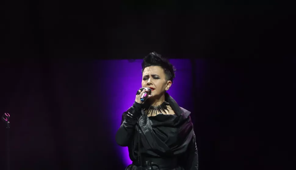 23, November, 2024, Belgrade - Amira Medunjanin, a world-renowned artist who became famous for her performances of sevdalinka and traditional songs from our region, held a concert at the Blue Hall of the Sava Center, organized by the Long Play promotion company. Amira Medunjanin. Photo: F.S./ATAImages23, novembar, 2024, Beograd - Amira Medunjanin, svetski priznata umetnica koja se proslavila izvodjenjima sevdalinki i tradicionala sa nasih prostora, odrzale je koncert u Plavoj dvorani Sava Centra, u organizaciji promoterske kuce Long Play. Photo: F.S./ATAImages Photo: F.S./ATAImages/PIXSELL