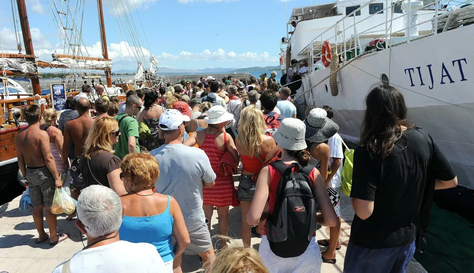 VODICE,07.08.2010.NOVOSTIILUSTRACIJA TURISTI, TURIZAM SEZONA, LJETO...NA FOTO:SNIMIO SERGEJ DRECHSLER