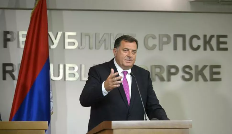 Banjaluka, 25. rujna 2016. - Predsjednik Republike Srpske Milorad Dodik u nedjelju je ocijenio potpuno uspjelim referendum koji je proveden u tom entitetu o danu RS-a 9. siječnju te kazao kako ne treba isključiti slično izjanjavanje o "statusu RS-a" kada za to dođe vrijeme. Na fotografiji predsjednik RS-a Milorad Dodik tijekom konferencije za medije. foto HINA/Tanja VALIČ/TANJUG/mm