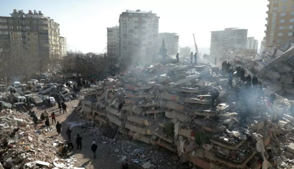 epa10455117 People search the rubble of a collapsed building in the city of Kahramanmaras, southeastern Turkey, 08 February 2023. More than 11,000 people have died and thousands more are injured after two major earthquakes struck southern Turkey and northern Syria on 06 February. Authorities fear the death toll will keep climbing as rescuers look for survivors across the region. EPA/ABIR SULTAN