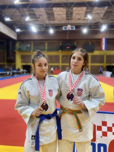 Tena Mikulandra i Ira Kadić