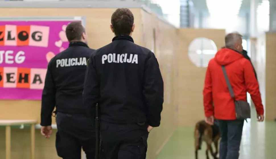 Policija u školi