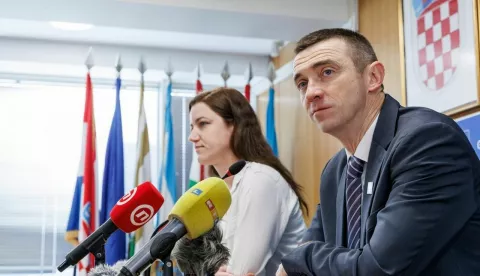 Pročelnica UO za gospodarstvo Martina PrepunićGradonačelnik Vukovara Ivan PenavaPredstavljanje potpora za poduzetnike