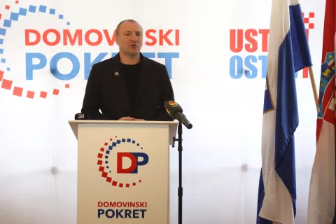 Osijek, 08. 02. 2025, Šetalište P. Preradovića 3. Press DP-a, Grabrović o radu umirovljenika a Smodej o zraku u Belišću. Igor Smodej.snimio GOJKO MITIĆ