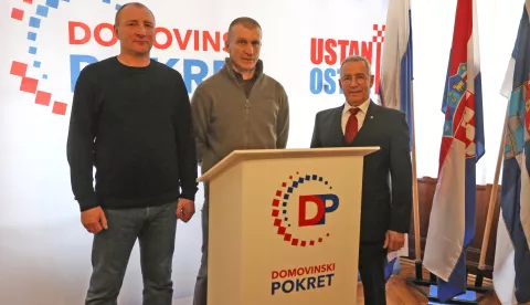 Osijek, 08. 02. 2025, Šetalište P. Preradovića 3. Press DP-a, Grabrović o radu umirovljenika a Smodej o zraku u Belišću. Igor Smodej, Željko Vuković i Dragutin Gabrović.snimio GOJKO MITIĆ