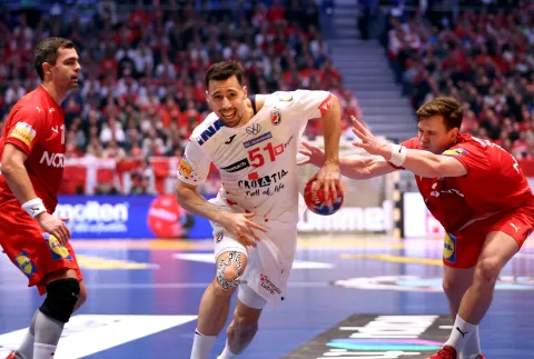 Oslo, 02.02.2025 - Finale Svjetskog rukometnog prvenstva, Hrvatska - Danska. Na slici Rasmus Lauge Schmidt, Ivan Martinović.foto HINA/ Damir SENČAR/ ds