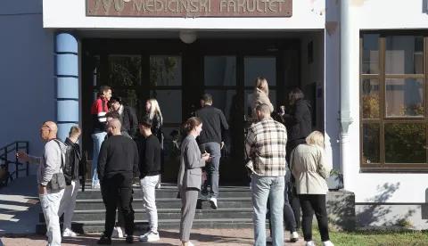 Osijek, 01. 10. 2024.,Medicinski fakultet u Osijeku, brucoši, studenti, student, studentica, početak akademske godine 24/25, obilazak fakulteta, reportažaSNIMIO BRUNO JOBST