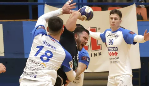 Domagoj Nedić iskusni rukometaš Osijeka hrabro je pronalazio rupe u obrani Sesveta