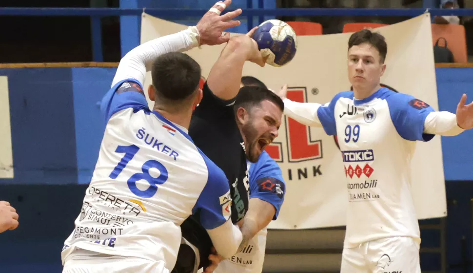 Domagoj Nedić iskusni rukometaš Osijeka hrabro je pronalazio rupe u obrani Sesveta