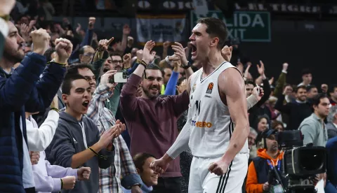 epa11848629 Real Madrid's Mario Hezonja celebrates winning the Euroleague basketball match between Real Madrid and Baskonia, in Madrid, Spain 23 January 2025. EPA/JUANJO MARTIN