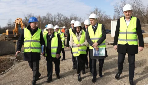 Petrijevci, 10. 02. 2025., Pročiščavać otpadnih voda, Petrijevci, izgradnja uređaja za pročišćavanje otpadnih voda, obilazak, Marko Eljuga; Ivo Zelić; Marija Vučković; Zoran Đuroković; Mato LukićSNIMIO BRUNO JOBST