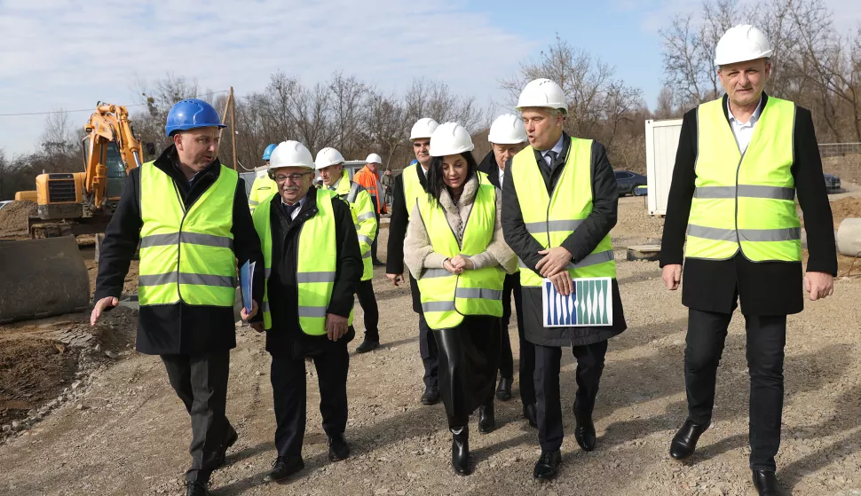 Petrijevci, 10. 02. 2025., Pročiščavać otpadnih voda, Petrijevci, izgradnja uređaja za pročišćavanje otpadnih voda, obilazak, Marko Eljuga; Ivo Zelić; Marija Vučković; Zoran Đuroković; Mato LukićSNIMIO BRUNO JOBST