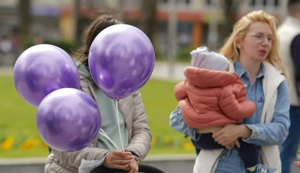 26.03.2024., Park Petar kocic, Banja Luka (BiH) - Obiljezavanje Svjetskog dana pruzanja podrske oboljelim od epilepsije - "Ljubičasti dan" odrzan je danas u Banja Luci u organizaciji Udruzenja oboljelih od epilepsije RS a podrzan je i od strane nekoliko jevnih licnosti i politicara, a jedan od njih Srdjan Mazalica je pricao o svojoj borbi sa epilepsijom. Photo: Dejan Rakita/PIXSELL